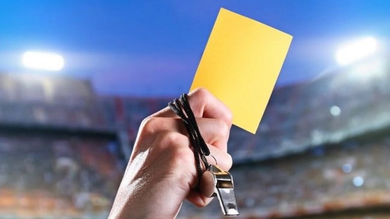 Cược thẻ phạt tài xỉu dựa trên ước lượng về tổng số thẻ